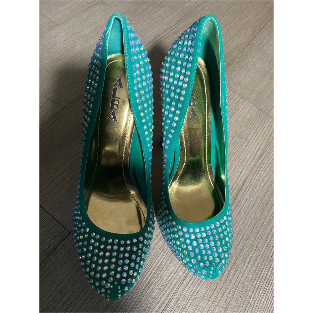 Green and Gold size 11 Brand ALBA